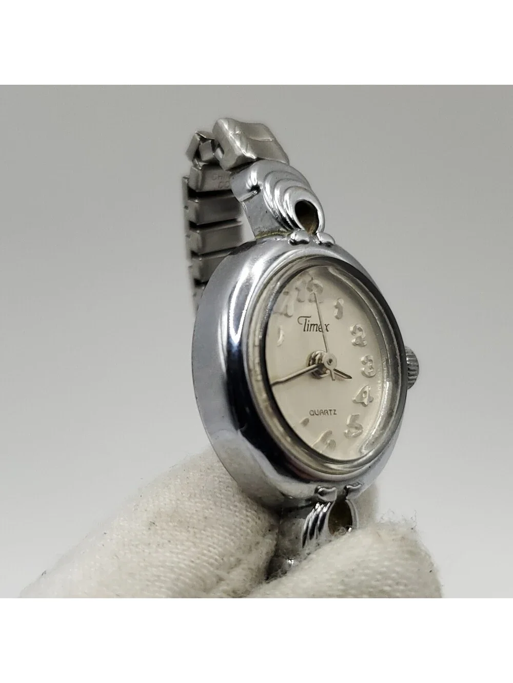 Vintage 1991 Timex Quartz Womens Watch 17mm Silver Tone Stretch Band New Battery